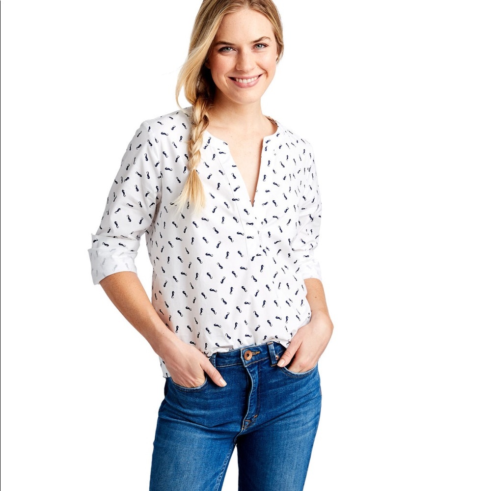 Vineyard Vines tiny seahorse popover